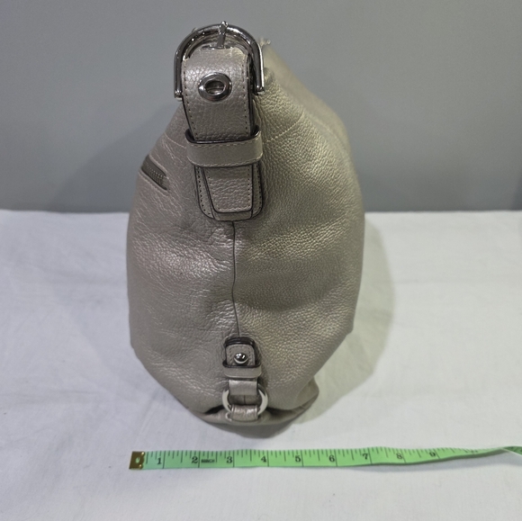 Coach F15064 Metallic Silver Peppled Leather Shoulder Bag w/ Adjustable Strap. - Picture 15 of 16